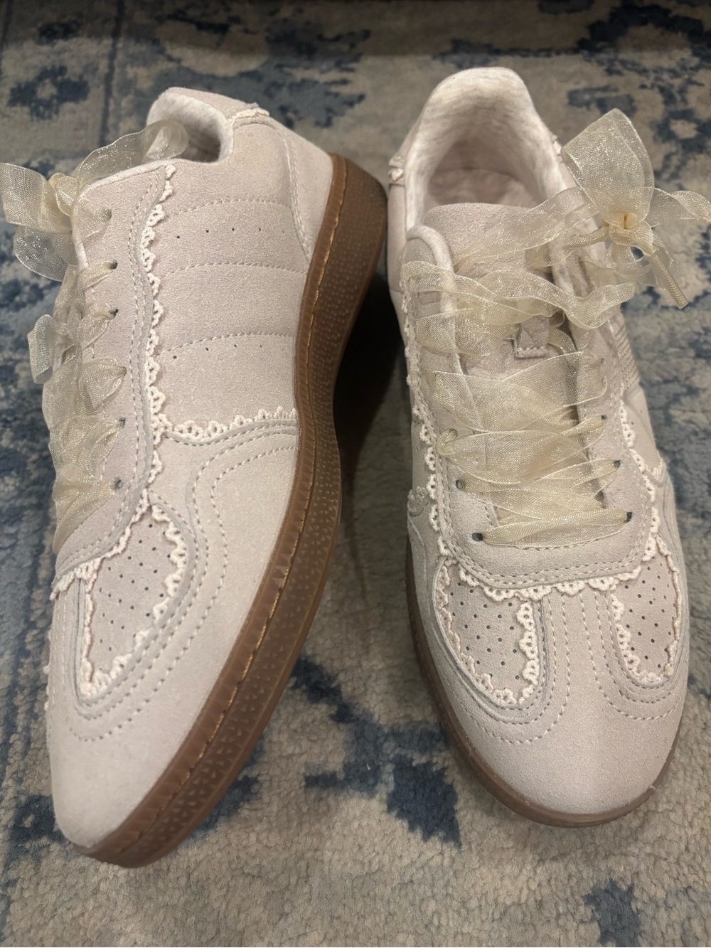 CUSHIONARE: Lace-Trim Women's Sneakers in Ivory with Sheer Ribbon Laces